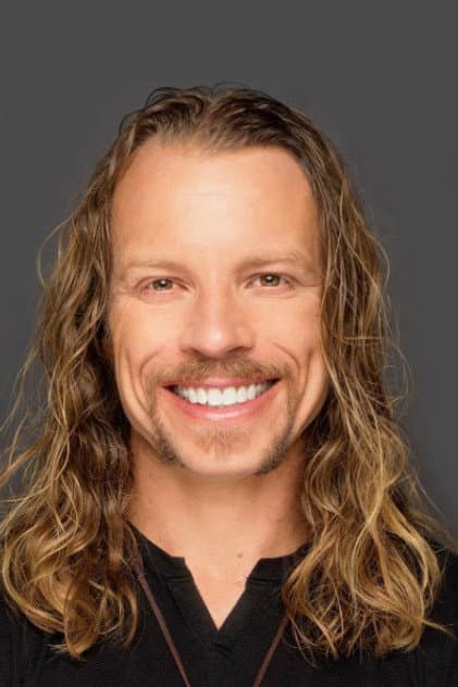 Dustin Leighton