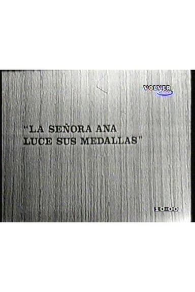 La señora Ana luce sus medallas