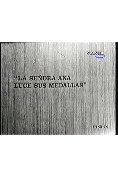 La señora Ana luce sus medallas